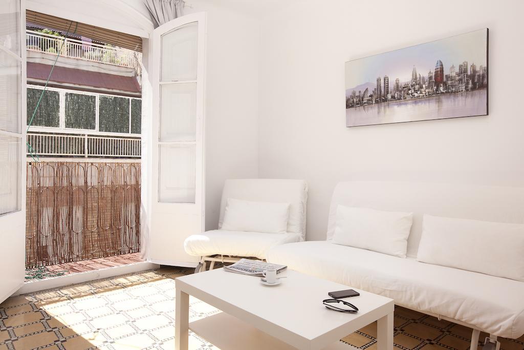 Barnapartments Basic Gracia Barcelona Exteriör bild
