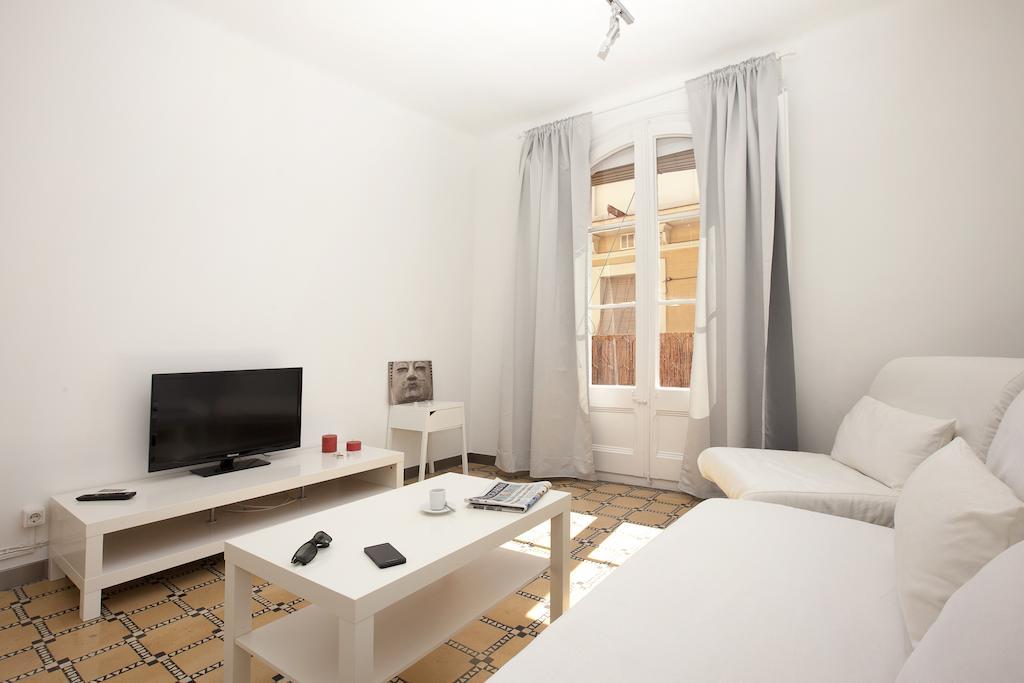 Barnapartments Basic Gracia Barcelona Exteriör bild