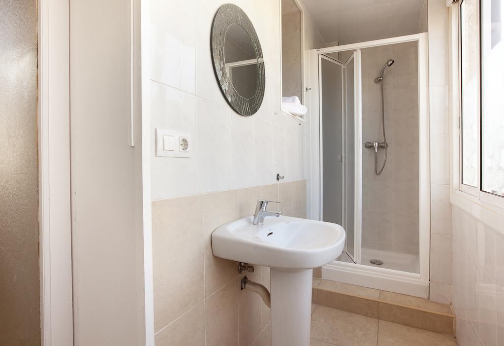 Barnapartments Basic Gracia Barcelona Exteriör bild