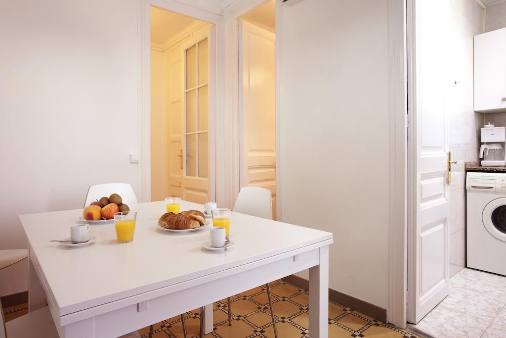 Barnapartments Basic Gracia Barcelona Exteriör bild