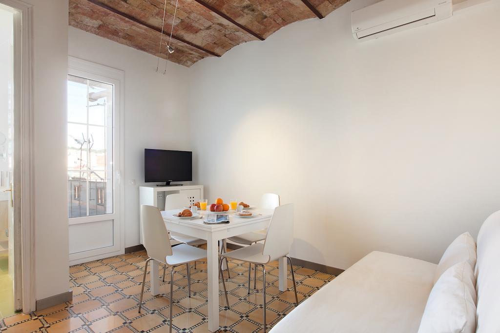 Barnapartments Basic Gracia Barcelona Exteriör bild