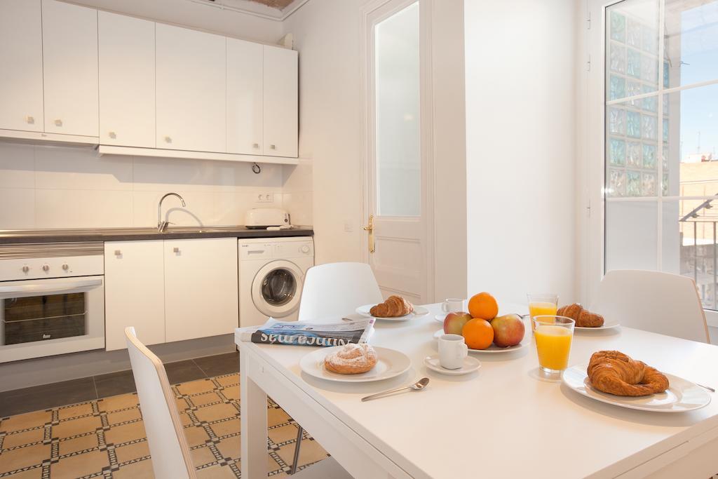 Barnapartments Basic Gracia Barcelona Exteriör bild