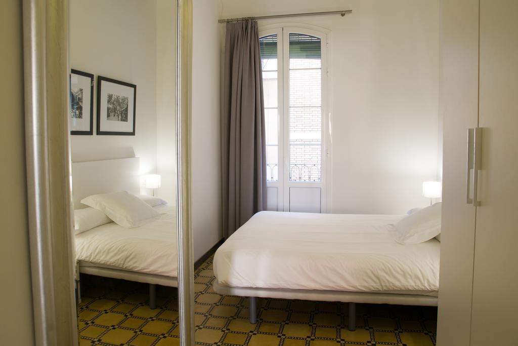 Barnapartments Basic Gracia Barcelona Exteriör bild