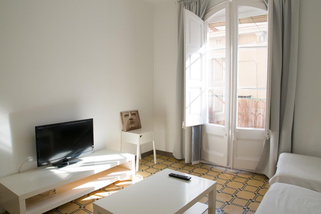 Barnapartments Basic Gracia Barcelona Exteriör bild