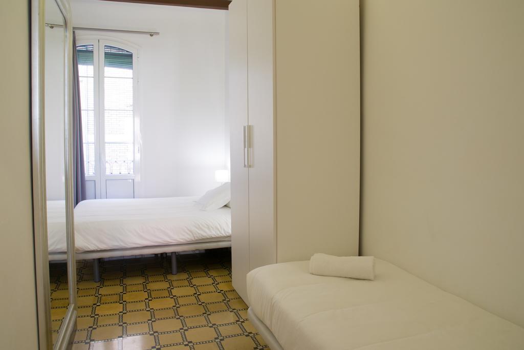 Barnapartments Basic Gracia Barcelona Exteriör bild