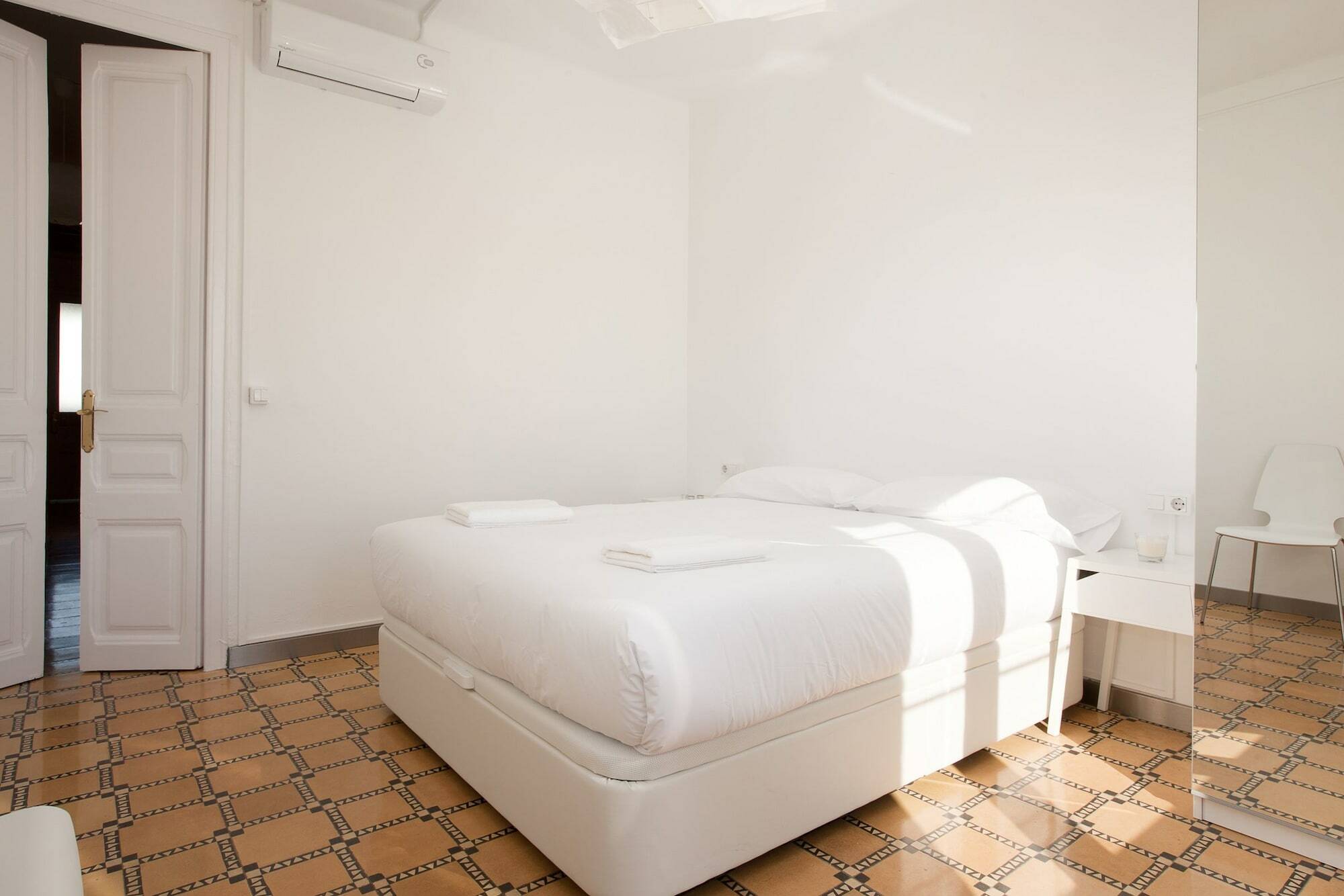 Barnapartments Basic Gracia Barcelona Exteriör bild