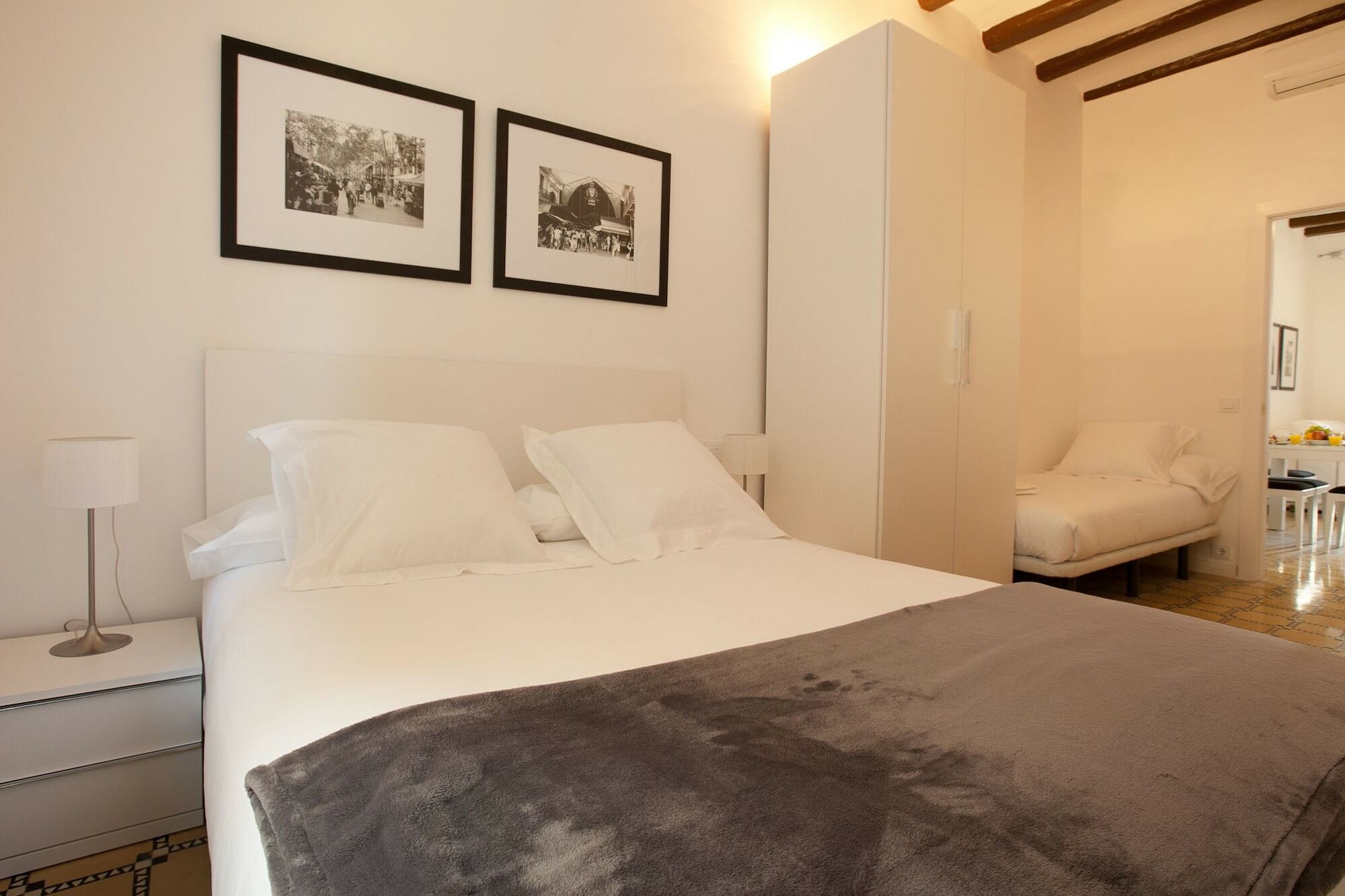 Barnapartments Basic Gracia Barcelona Exteriör bild
